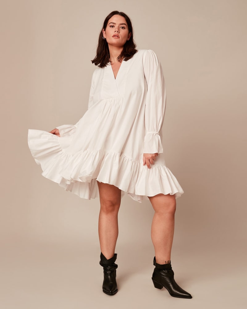 Front of a model wearing a size 1X Thistle Poplin Dress in Optic White by Azeeza. | dia_product_style_image_id:219181